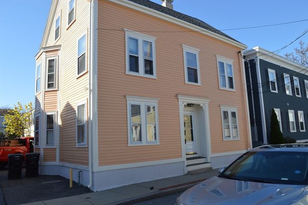 Exterior, Facade, Rowhouse