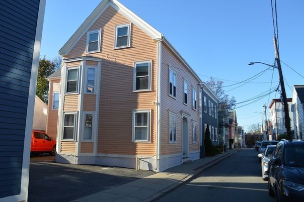 Exterior, Facade, Queen Anne Victorian