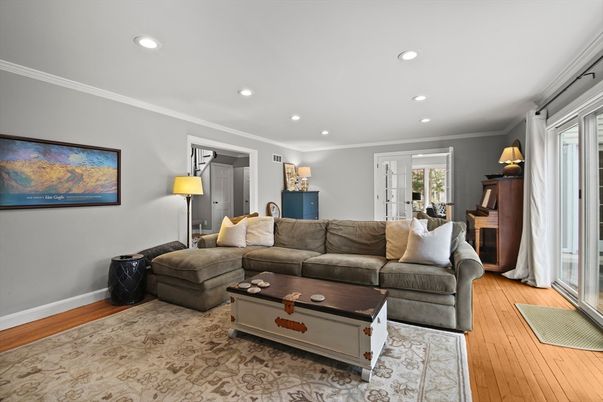 Interior, Living room, Piano, Recessed Lighting, Wood Texture Flooring