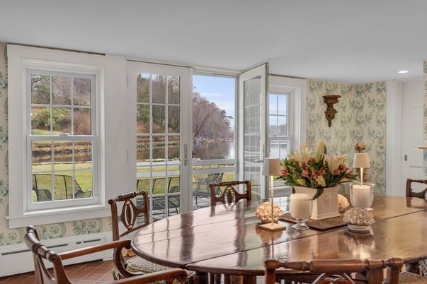 Dining room, Interior, Recessed Lighting