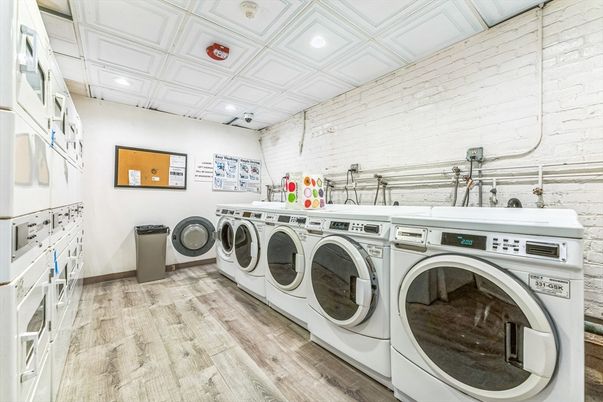 Interior, Recessed Lighting, Washer, Wood Texture Flooring