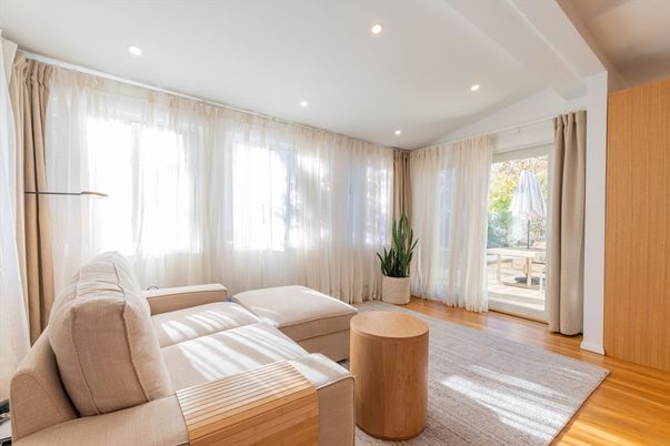 Interior, Living room, Recessed Lighting, Wood Texture Flooring