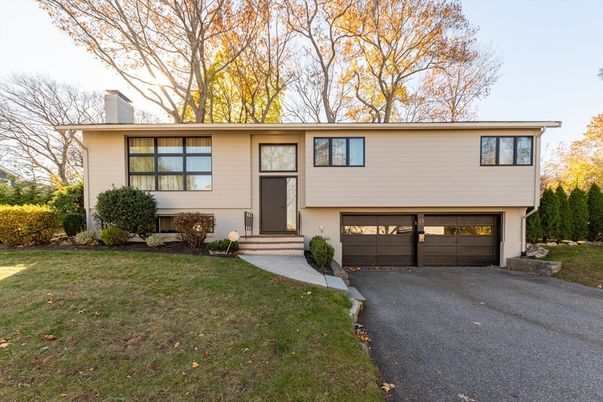 Attached, Exterior, Facade, Raised Ranch