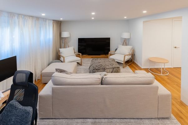 Interior, Living room, Recessed Lighting, Wood Texture Flooring