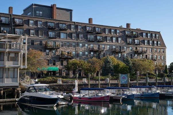 Exterior, Facade, Lake, Condo Building