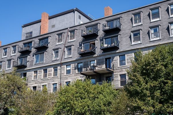 Exterior, Facade, Rowhouse