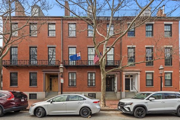 Exterior, Facade, Brick Facade, Rowhouse