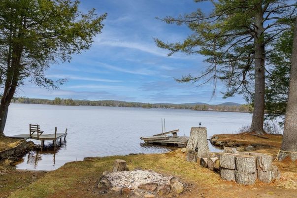 Exterior, Lake