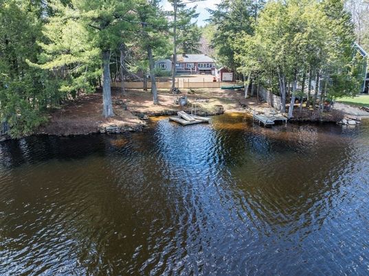 Exterior, Lake