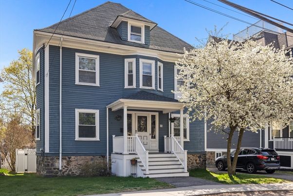 Exterior, Facade, American Foursquare
