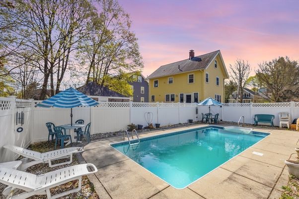 Exterior, Pool