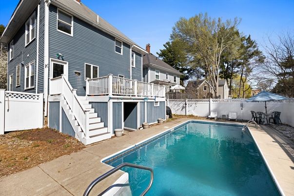 Exterior, Pool