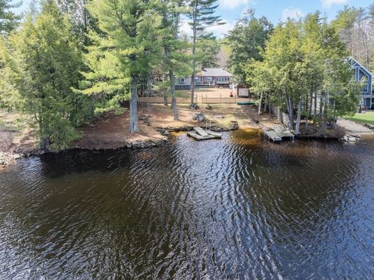 Exterior, Lake