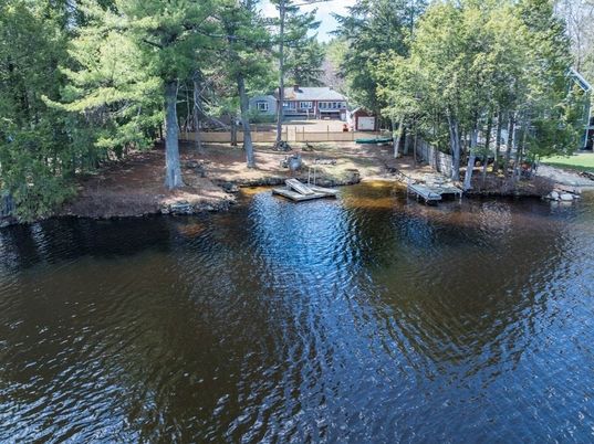 Exterior, Lake