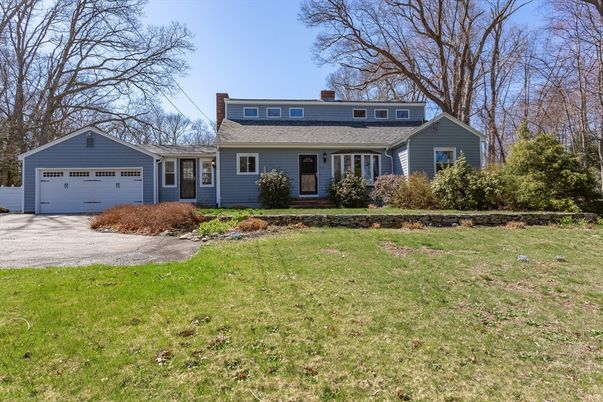 Attached, Exterior, Facade, Cape Cod