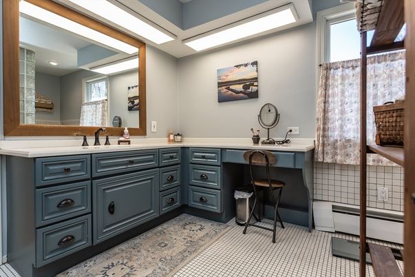 Bathroom, Dual Sink Vanities, Interior, Recessed Lighting