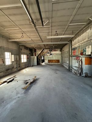 Garage, Interior
