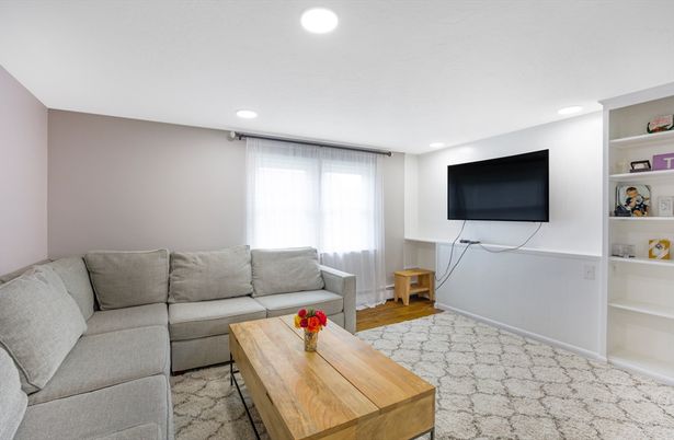 Interior, Living room, Recessed Lighting, Wood Texture Flooring