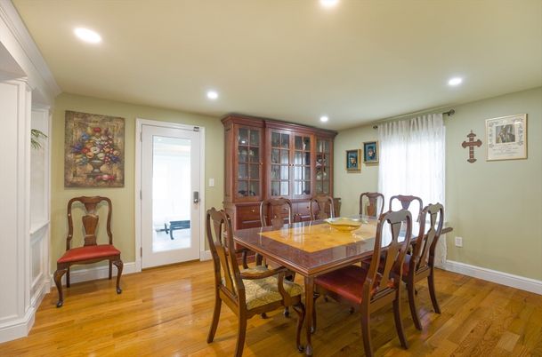 Dining room, Interior, Recessed Lighting, Wood Texture Flooring