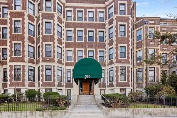 Exterior, Facade, Brick Facade, Rowhouse
