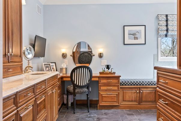 Home Office, Interior