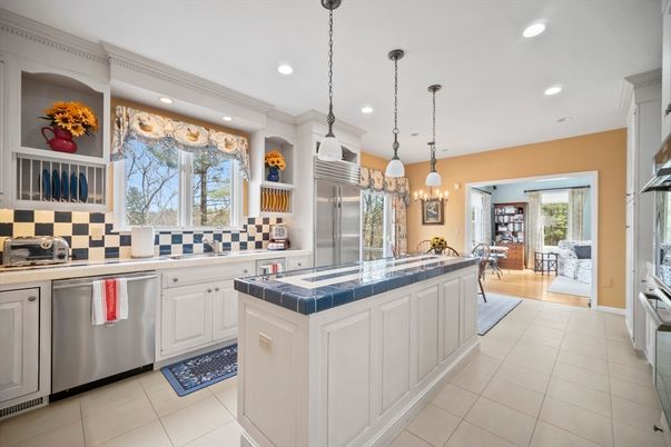 Interior, Kitchen, Living room, Pendant Lights, Recessed Lighting, Stainless Steel Appliances, Tile Countertops