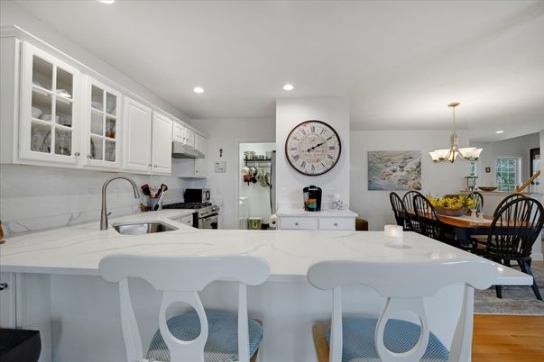 Chandelier, Dining room, Interior, Kitchen, Recessed Lighting, Wood Texture Flooring