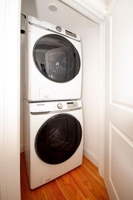 Interior, Utility Closets, Washer, Wood Texture Flooring
