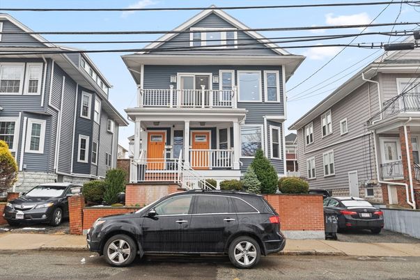 Exterior, Facade, Queen Anne Victorian