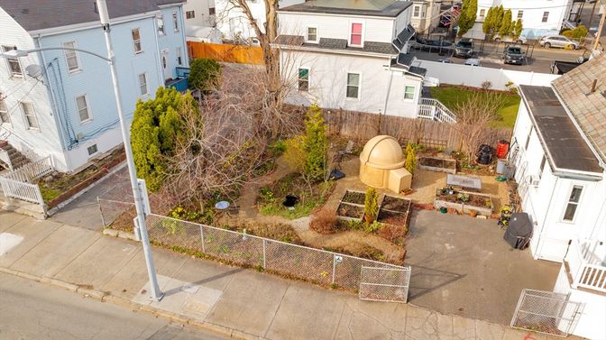 Exterior, Drone