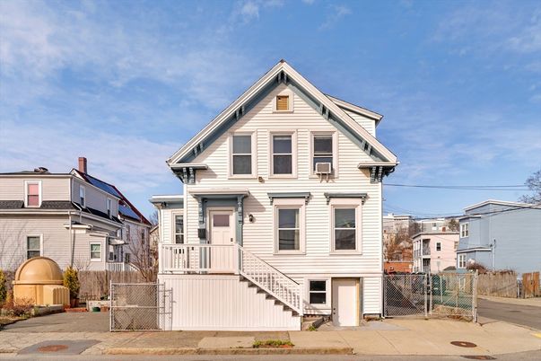 Exterior, Facade, Queen Anne Victorian