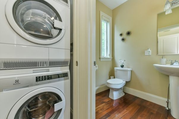 Interior, Utility Closets, Washer, Wood Texture Flooring