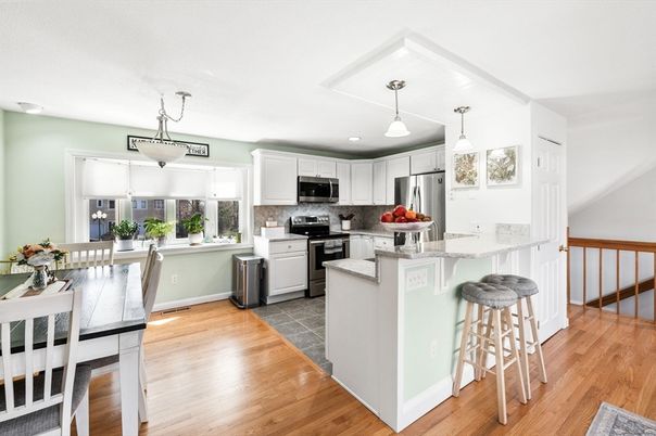 Dining room, Interior, Kitchen, Pendant Lights, Recessed Lighting, Stainless Steel Appliances, Wood Texture Flooring