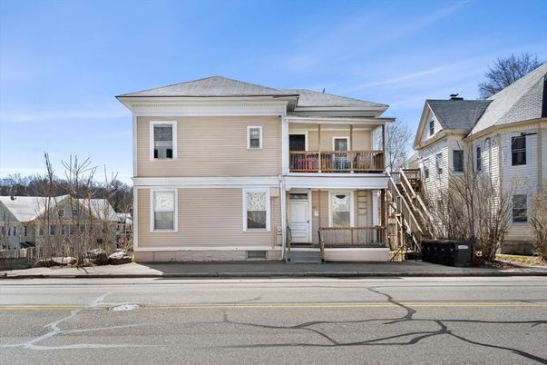 Exterior, Facade, American Foursquare