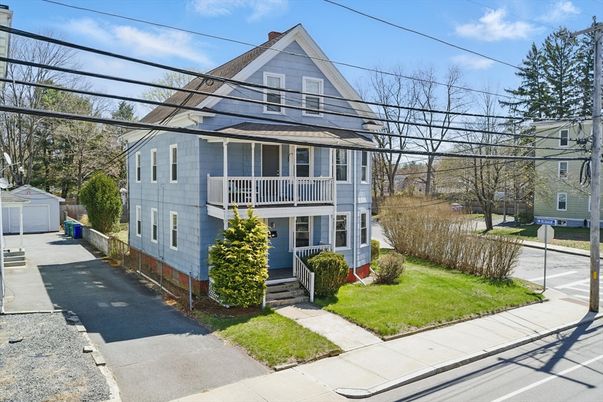 Exterior, Facade, Queen Anne Victorian