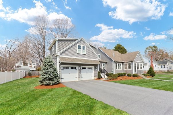 Attached, Exterior, Facade, Cape Cod