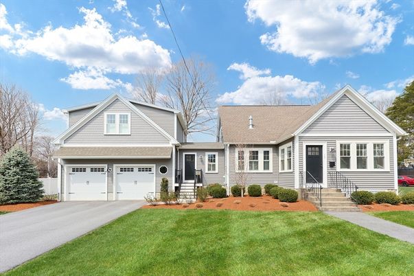 Attached, Exterior, Facade, Ranch