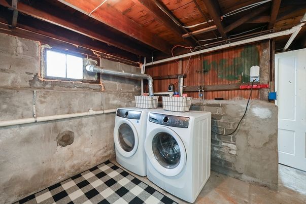 Interior, Washer, Wooden Beams