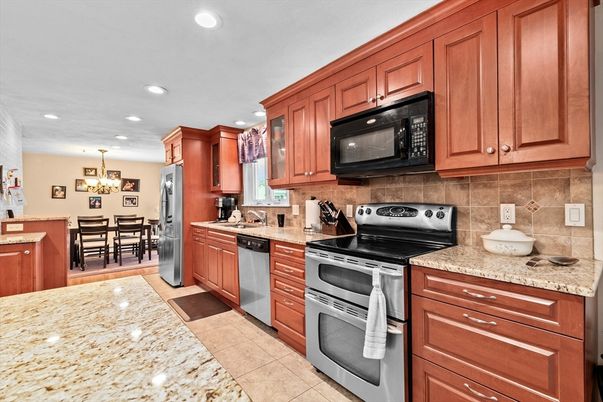 Chandelier, Dining room, Interior, Kitchen, Recessed Lighting, Stainless Steel Appliances