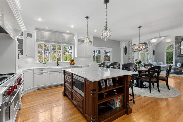 Chandelier, Dining room, Interior, Kitchen, Pendant Lights, Recessed Lighting, Wood Texture Flooring