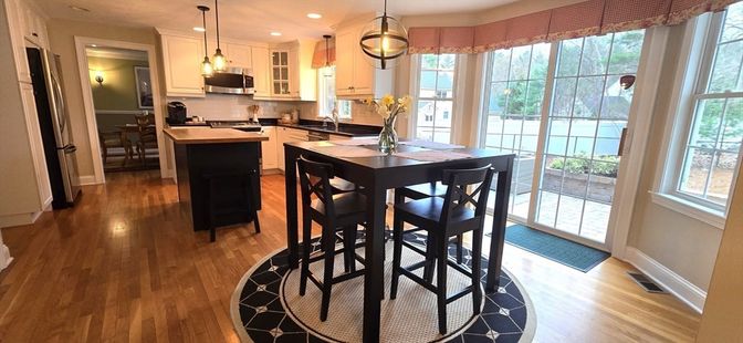 Dining room, Interior, Kitchen, Pendant Lights, Recessed Lighting, Wood Texture Flooring