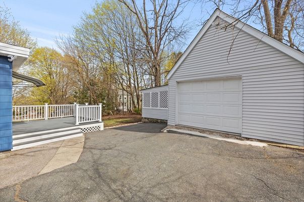 Detached Garage, Exterior