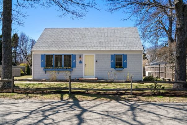 Exterior, Facade, Cape Cod