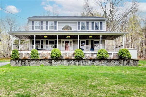 Exterior, Facade, American Foursquare