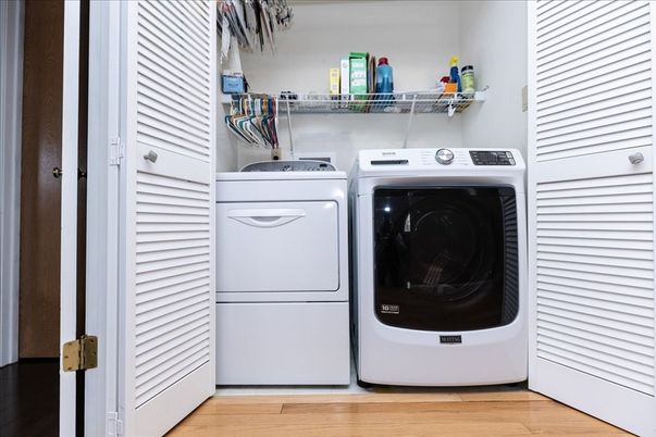 Interior, Utility Closets, Washer, Wood Texture Flooring