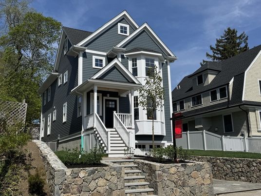 Exterior, Facade, Queen Anne Victorian