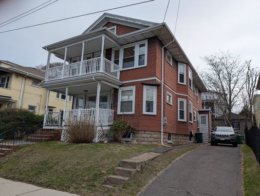 Exterior, Facade, Queen Anne Victorian