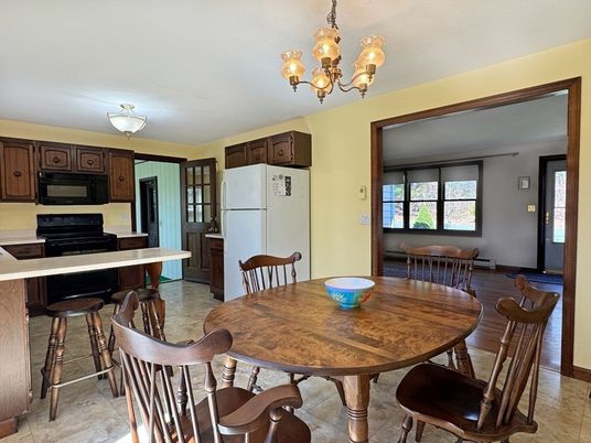 Chandelier, Dining room, Interior, Kitchen