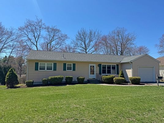 Attached, Exterior, Facade, Ranch