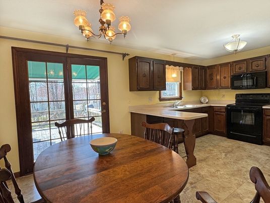 Chandelier, Dining room, Interior, Kitchen